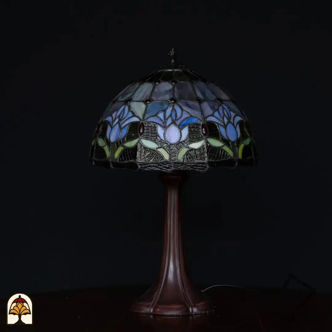 Onverlichte Tiffany lamp tafellamp Tulipa Lilac Sereno ⌀30 cm – lila tulpenkap, bronzen kolomvoet