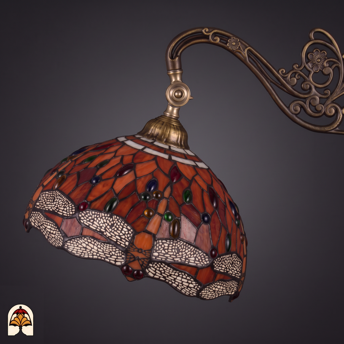 Tiffany vloerlamp Libellula Fiamma ⌀30 cm – leeslamp met sierlijke gebogen arm, close-up kap uitgeschakeld