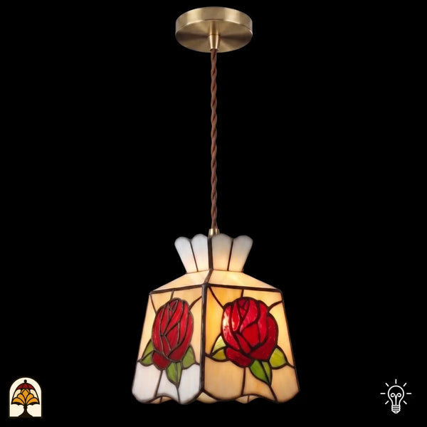 Tiffany hanglamp Rosa Romantica verlicht op zwarte achtergrond – romantische rode rozen op crème-amberkleurige kap