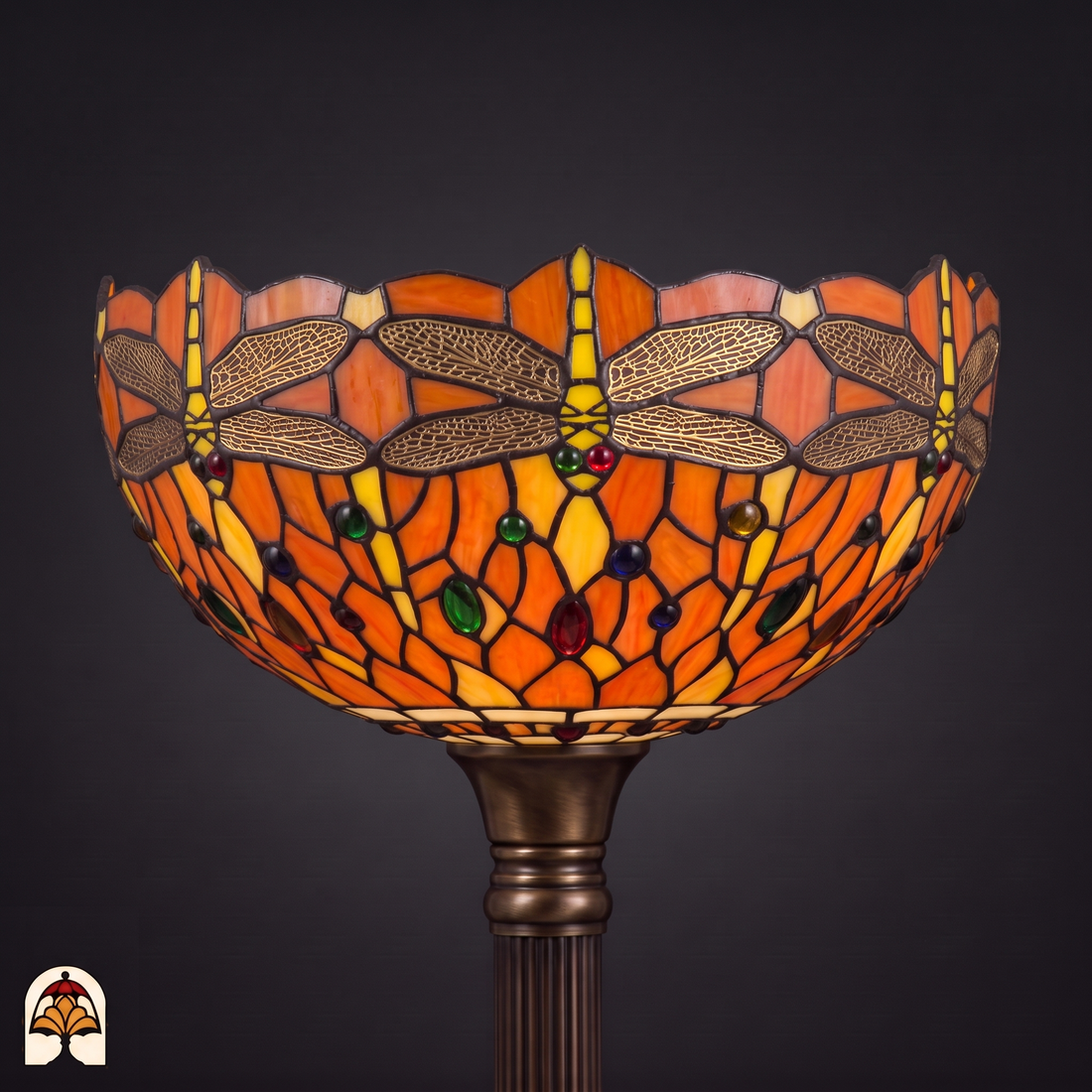 Nahaufnahme ausgeschalteter Schirm der Tiffany Stehlampe Libellula Tramonto, Libellen mit Spitzenflügeln und Glasperlen
