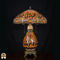 Tiffany lamp tafellamp onverlicht, koepelvormige kap met libellemotieven langs de rand en amberkleurig glas, blauw en groen-amber glaskralen, glas-in-lood peervormige voet en bronzen leeuwenpootvoet
