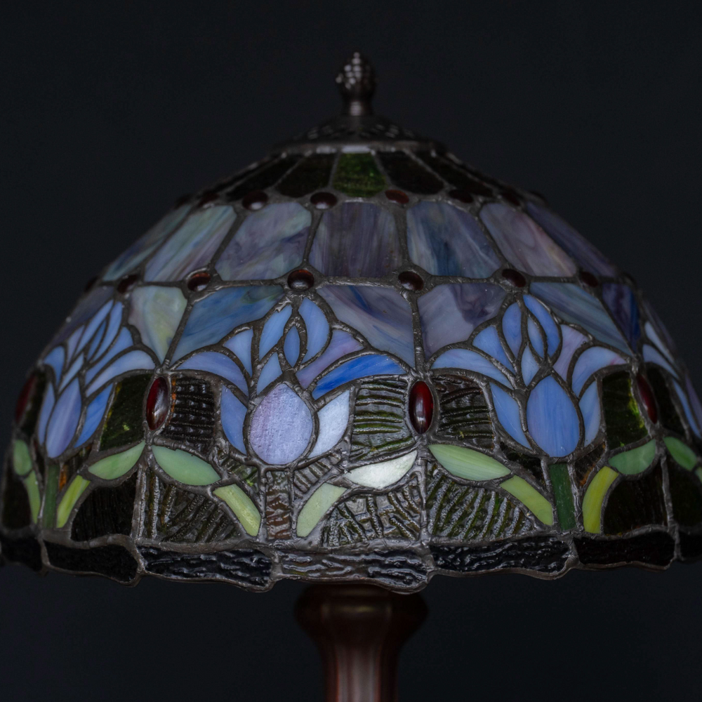 Tiffany Lampe mit ausgeschaltetem Licht