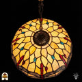 Bovenaanzicht verlichte kap Tiffany hanglamp Libelle, geel-amber glas-in-lood met rode en blauwe accenten en libellenmotieven, centrale bronzen fitting