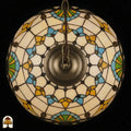 Bovenaanzicht onverlichte kap Barok ⌀40, crème en gele glas-in-lood met blauw-groene waaiers in stervormig patroon, bronzen centrale fitting
