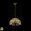 Onverlichte Tiffany hanglamp Barok ⌀40 op donkere achtergrond, volledige lamp met lange bronzen ketting en plafondrozet zichtbaar