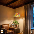 Verlichte Tiffany hanglamp Rosalia Aurea ⌀40 cm in interieur – oranje-gele rozen en rode glaskralen in glas-in-lood, bronzen ketting