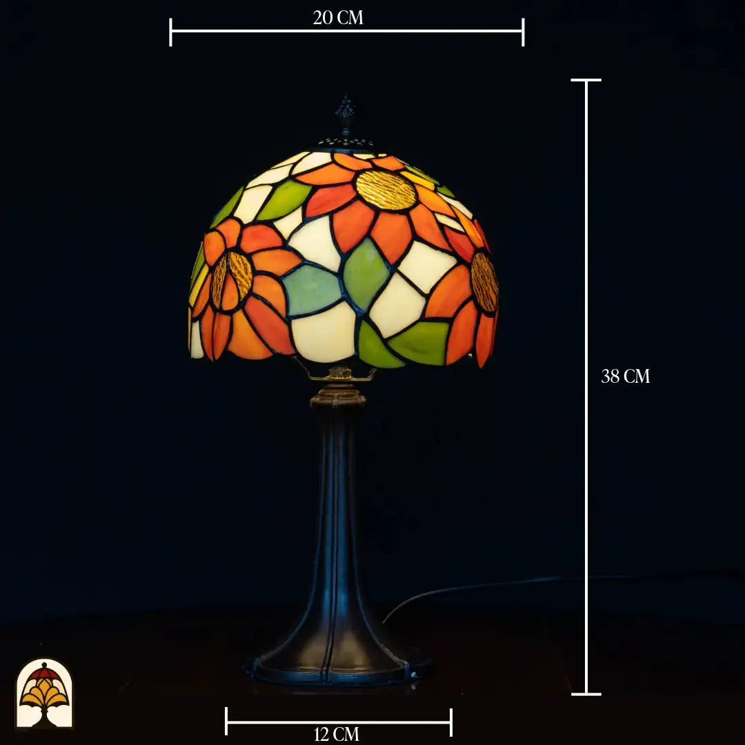Maatafbeelding Tiffany tafellamp Solea — kapdiameter ⌀20 cm, totale hoogte 38 cm, voetdiameter 12 cm